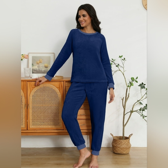 MINTREUS Womens Fannel Fuzzy Pajamas - Plush Fleece Set with Pockets - Picture 3 of 3